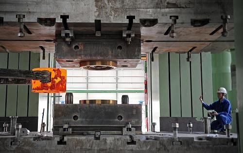 《輝煌中國(guó)》展示8萬噸模鍛壓機(jī)——重工業(yè)實(shí)力的國(guó)寶裝備